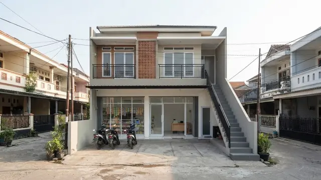 Rumah 2 Lantai: Toko di Bawah, Hunian di Atas