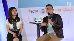 Presenter Valentino menjadi pembicara dalam acara Emtek Goes To Campus (EGTC) 2018 di Universitas Gajah Mada, Yogyakarta, Rabu (17/10). Valentino membagi kisahnya dari pengacara sampai menjadi presenter. (Liputan6.com/Herman Zakharia)