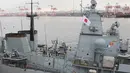 Kapal Fregat angkatan laut Jerman Bayernberlabuh di Terminal Kapal Pesiar Internasional di Tokyo, Selasa (9/11/2021). Tujuan kehadiran kapal fregat Jerman Bayern adalah untuk mempromosikan dan memperkuat hubungan kerja sama dengan Jepang dalam hal keamanan. (AP Photo/Koji Sasahara)