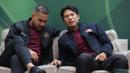 <p>Perwakilan pemain, Andritany Ardhiyasa (kiri) dan Ahmad Jufrianto dalam diskusi Asosiasi Pesepakbola Profesional Indonesia (APPI) dan PSSI Pers di GBK Arena, Jakarta Pusat, Selasa (25/6/2024). (Bola.com/M Iqbal Ichsan)</p>