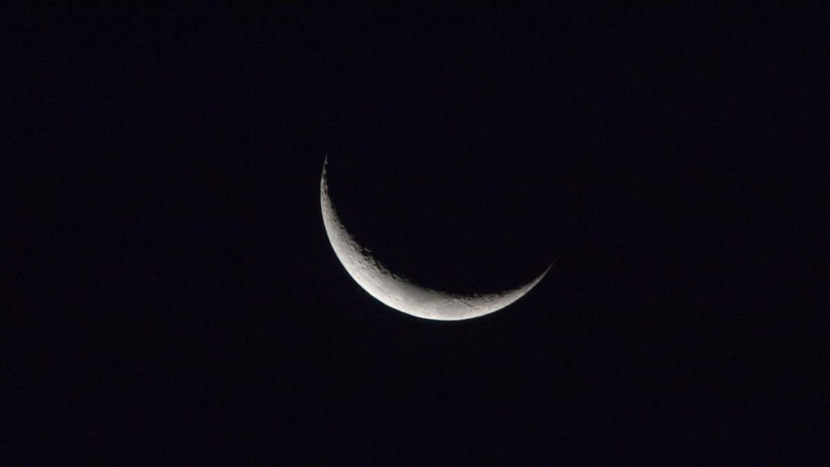 Bulan Tersenyum: Fenomena Langka 25 April 2025, Warga Indonesia Bisa Lihat?
