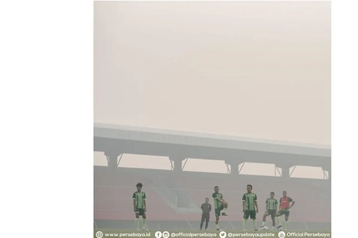 Diselimuti Kabut Asap, 6 Potret Semangat Persebaya Latihan di Palangka Raya