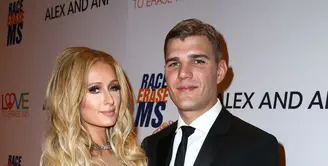 Paris Hilton akan memulai hidup baru usai menikah dengan Chris Zylka dalam waktu dekat. (Extra)