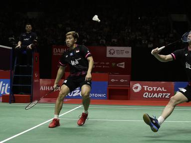 Ganda putra Indonesia, Kevin Sanjaya Sukamuljo/Marcus Fernaldi Gideon, saat menghadapi ganda Malaysia, Aaron Chia/Soh Wooi Yik, pada laga Indonesia Masters 2020 di Istora Senayan, Jakarta, Sabtu (18/1). Kevin/Marcus menang dua gim dengan skor 21-19 dan 21-19. (Bola.com/Yoppy Renato)