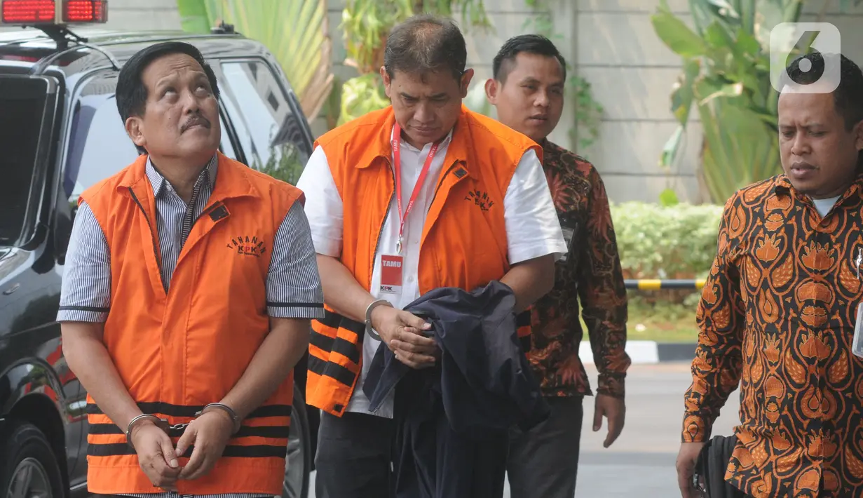 Ketua Komisi III DPRD Provinsi Jambi, Zainal Abidin dan Direktur Pemasaran PTPN III (Persero), I Kadek Kertha Laksana tiba Gedung KPK, Jakarta, Senin (28/10/2019). I Kadek Kertha Laksana terkait menerima suap pengelolahan Distribusi gula di PTPN III. (merdeka.com/Dwi Narwoko)