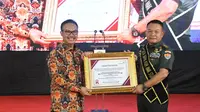 Badan Kependudukan dan Keluarga Berencana Nasional (BKKBN) mengukuhkan Kepala Staf Angkatan Darat (Kasad) Jenderal TNI Dudung Abdurachman menjadi Duta Bapak Asuh Anak Stunting.