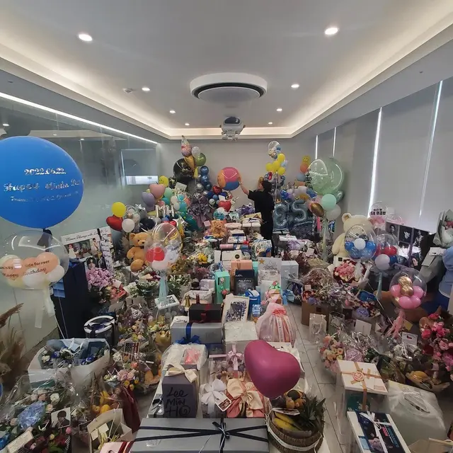 Tumpukan kado untuk Lee Min Ho.  (Instagram/ actorleeminho)