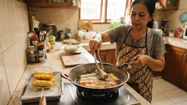 Menggoreng Lumpia