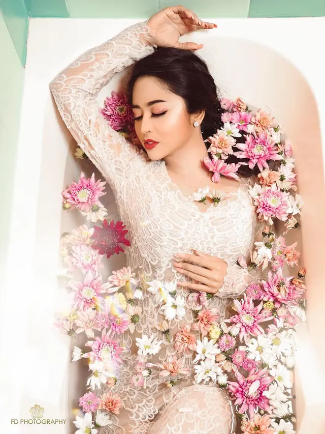 Gaya Dewi Perssik saat Pemotretan Single Terbaru (sumber: instagram/fdphotography90)