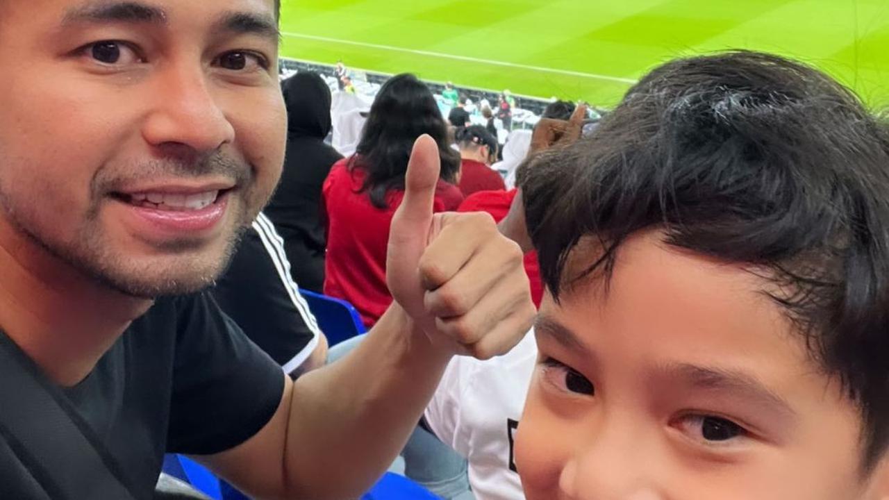 Raffi Ahmad Dipaksa Rafathar Kenakan Boxer Cristiano Ronaldo untuk Nonton Portugal di Piala Dunia 2022