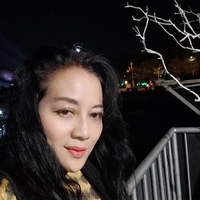 Ingat Tante Pressier di Keluarga Cemara? Ini 6 Potret Terbaru Wina Zulfiana