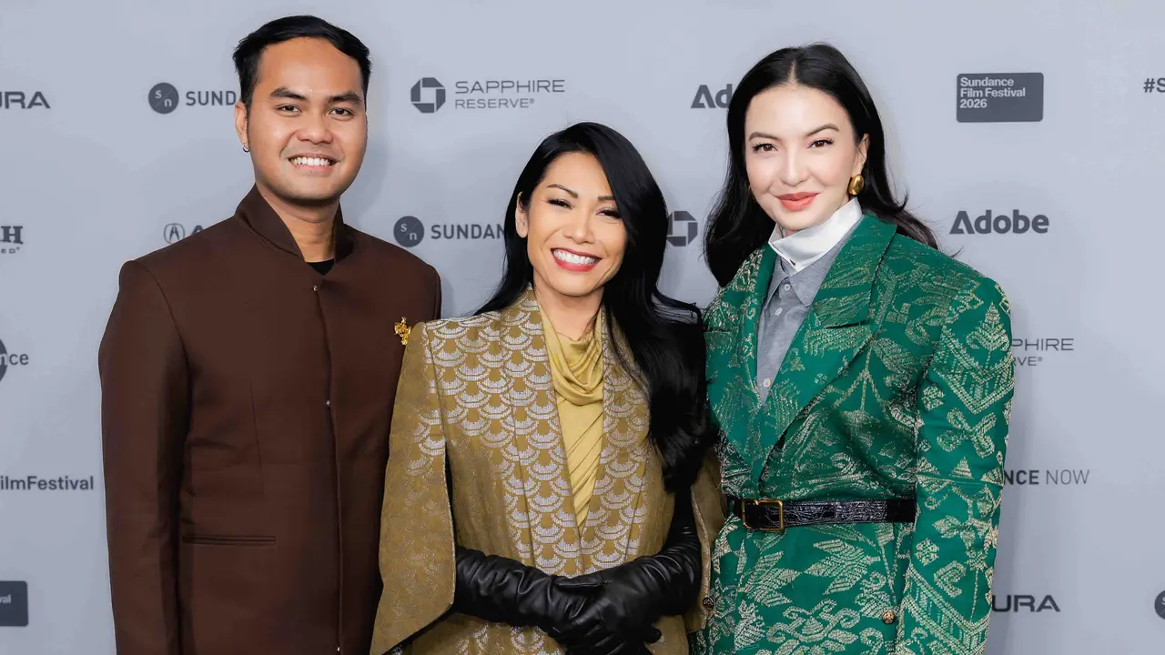 Gaya Layering Raline Shah Kenakan Busana Bernuansa Etnik dari Sapto Djojokartiko di Sundance Film Festival 2026