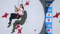 Reaksi atlet panjat tebing Indonesia, Desak Made Rita Kusuma setelah dikalahkan atlet panjat tebing Polandia, Miroslaw Aleksandra pada final nomor speed putri Kejuaraan Dunia Panjat Tebing IFSC 2023 seri Jakarta melawan atlet panjat tebing China, Xinshang Wang di Lot 6, Kompleks Stadion Utama Gelora Bung Karno, Jakarta, Indonesia, Minggu (07/05/2023). (Bola.com/Bagaskara Lazuardi)