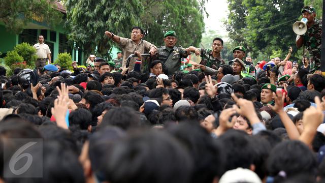 20161213-Ribuan Calon Suporter Timnas Indonesia Serbu Markas Kodim 0621 Bogor-Jawa Barat
