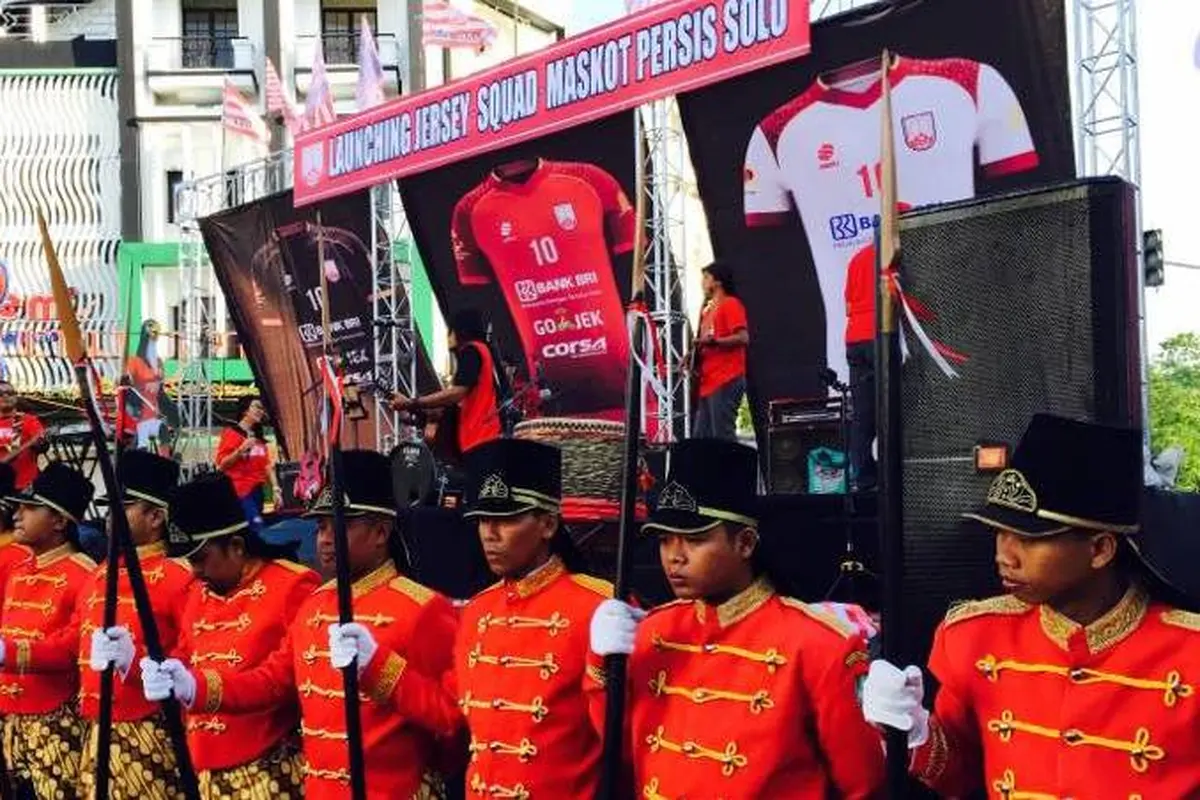 Persis Solo