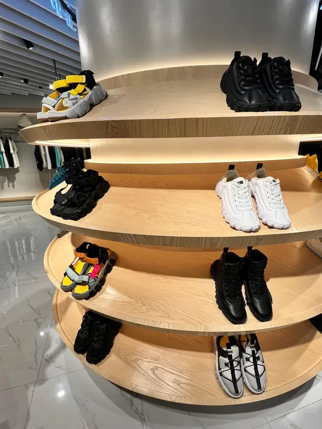 Onitsuka Tiger Ngee Ann City Orchard Road, Singapura.