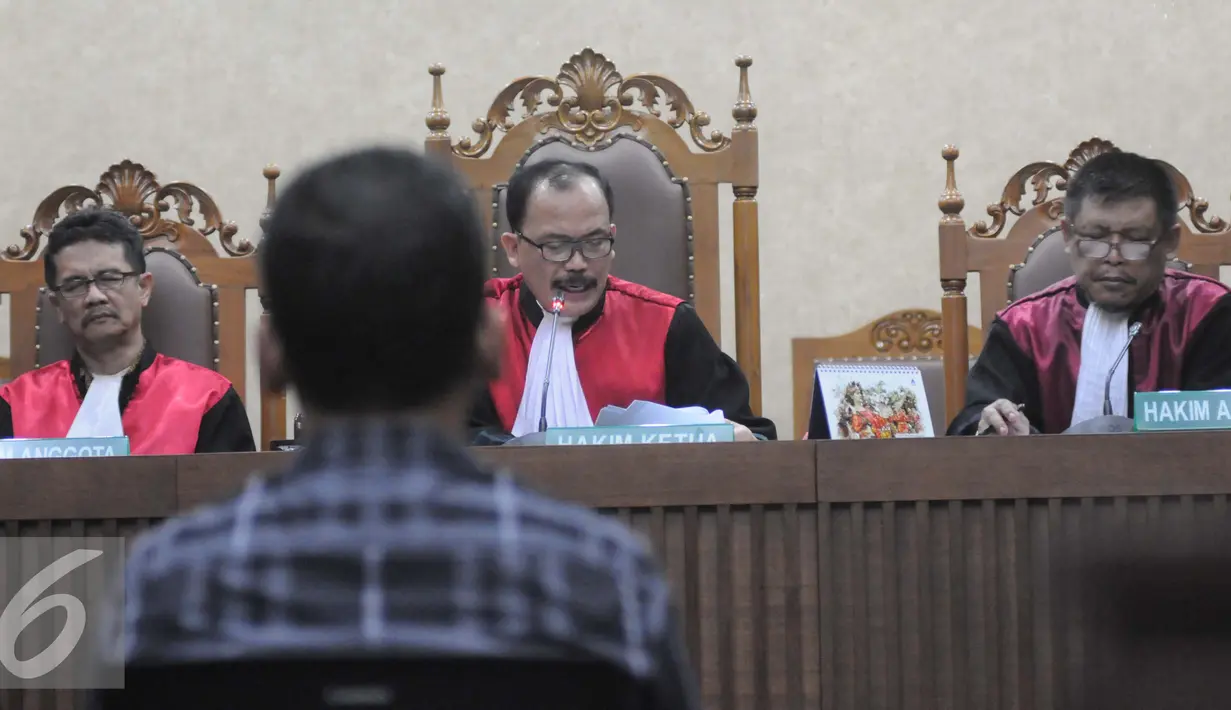 Majelis Hakim Pengadilan Tipikor Jakarta menjatuhkan vonis kepada Marudut dengan vonis 3 tahun penjara dan denda Rp100 juta subsidair 3 bulan kurungan 3 bulan, Jakarta, Jumat (2/9). (Liputan6.com/Helmi Afandi)