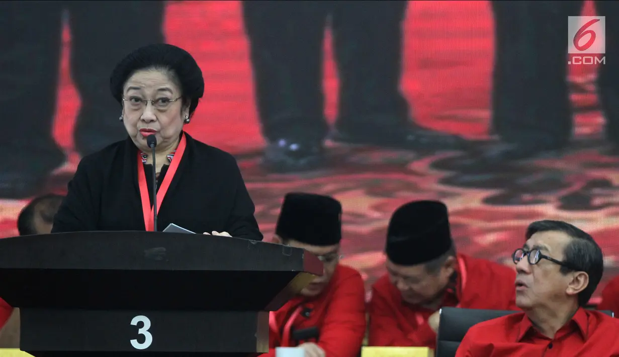 Ketua Umum PDI Perjuangan Megawati Soekarnoputri saat membuka rapat koordinasi nasional (Rakornas) PDIP di Kantor DPP PDIP, Jakarta, Sabtu (1/9). Rakornas membahas pemenangan Pilpres 2019. (Liputan6.com/Herman Zakharia)