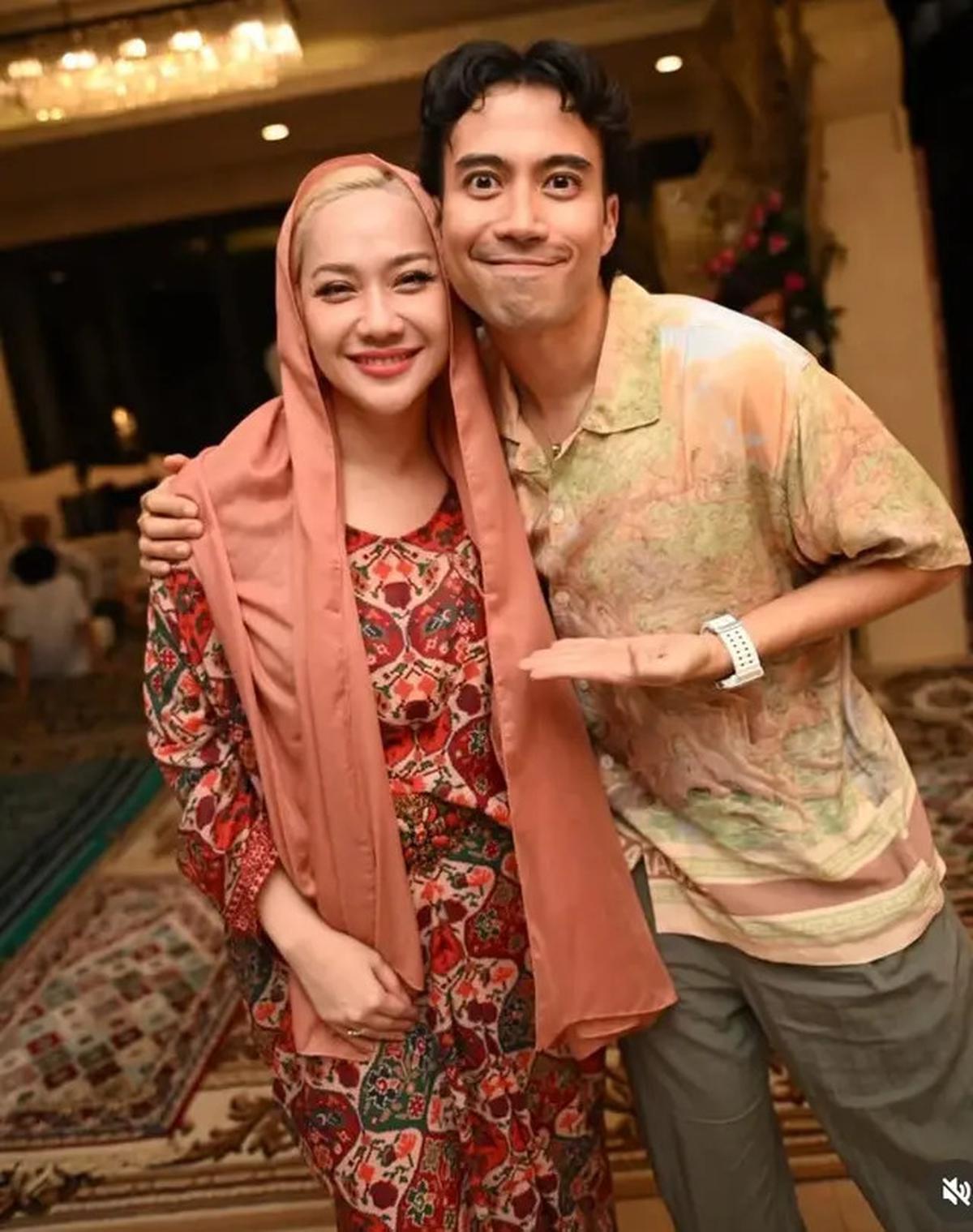 Potret Bunga Citra Lestari Tampilan dengan Riasan Natural dan Awet Muda saat Dapat Kejutan Ulang Tahun ke-42 dari Keluarga hingga Sahabat