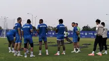 Persib Bandung menggelat latihan perdana yang digelar di lapangan pendamping Stadion GBLA, Kota Bandung, Sabtu (11/7/2026) sore. (Bola.com/Erwin Snaz)