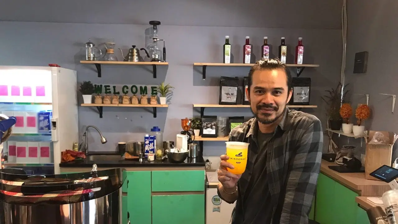Roby Tremonti menjalani bisnis di sela-sela kesibukan syutingnya.