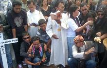 ABG yang tewas dibunuh mantan pacar dikubur satu liang dengan adik