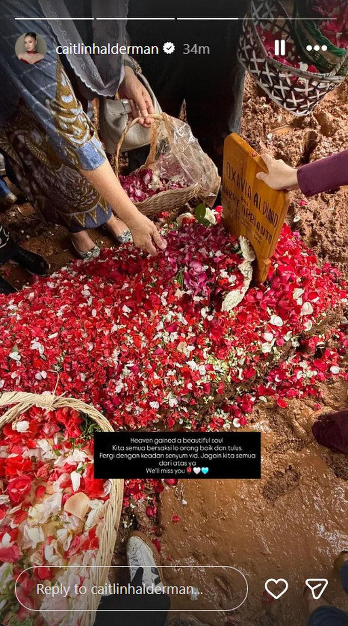 6 Potret Pemakaman Vidi Aldiano, Suasana Penuh Haru Diiringi Hujan