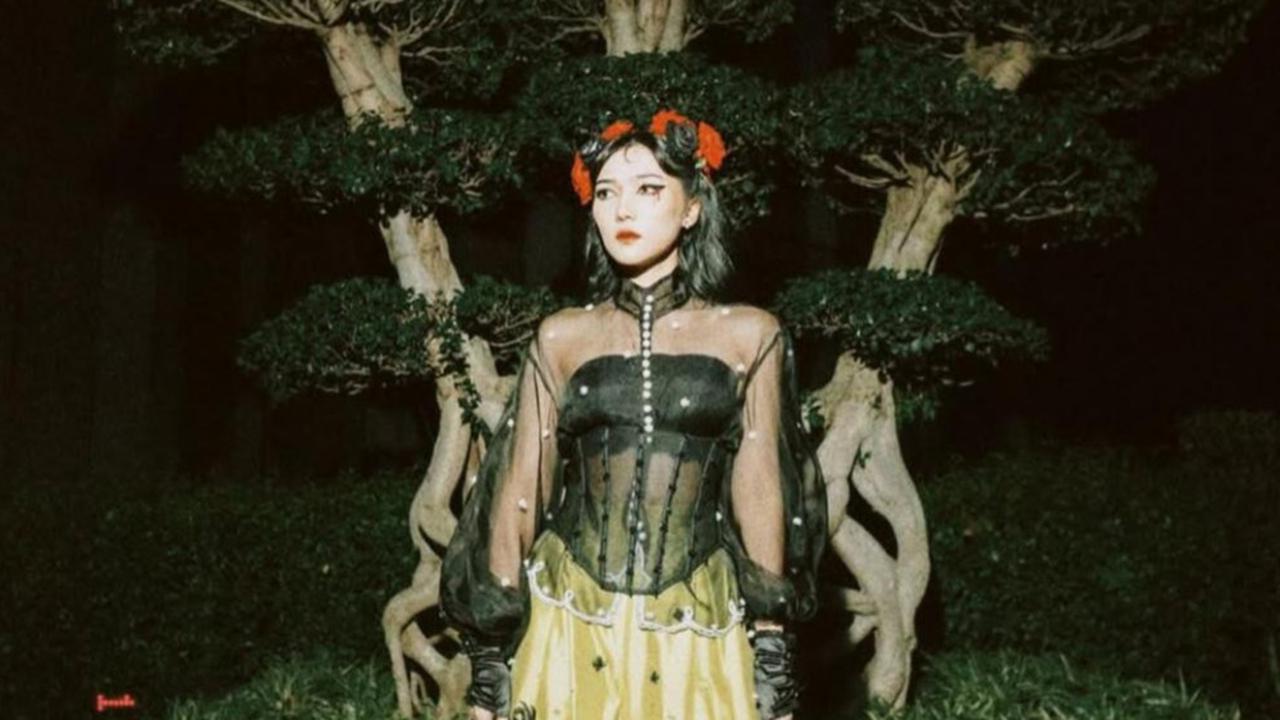 Gothic Glam! 5 Potret Isyana Sarasvati Ini Sukses Ubah Persepsi Soal Fashion Serba Hitam
