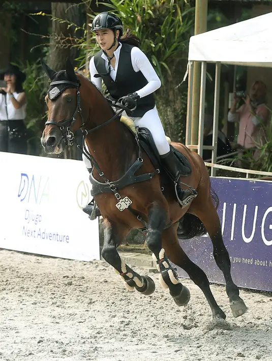 Kompetisi digelar setiap tahun tersebut untuk menyasar pada pembinaan anak usia dini yang memang serius menekuni olahraga berkuda. [Foto:  Bambang E Ros/Fimela.com]