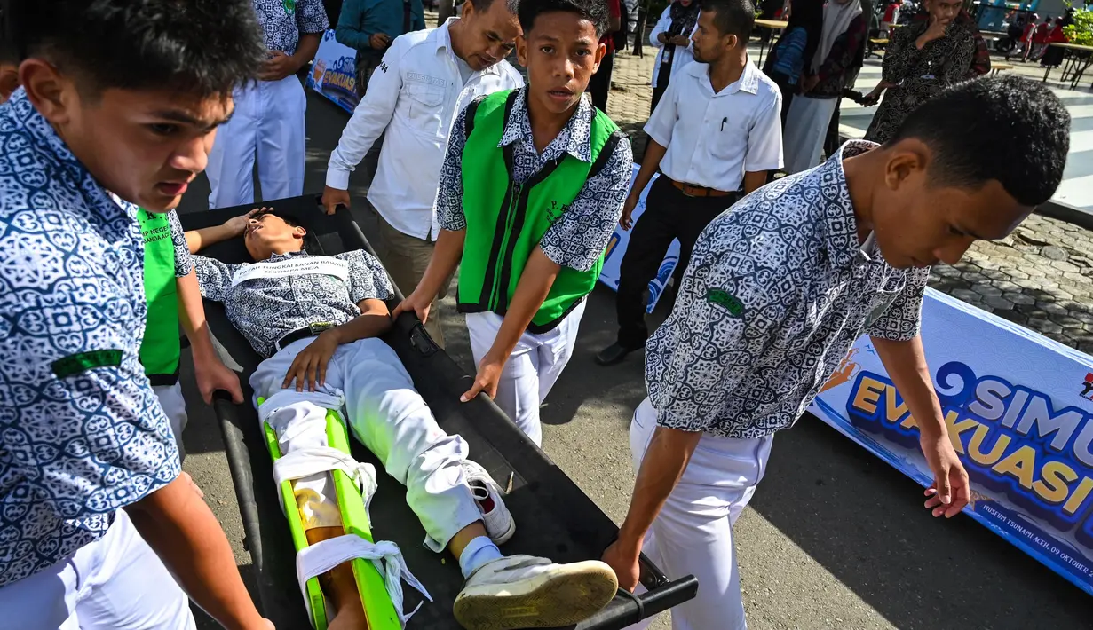 Kegiatan ini dalam rangka bulan Pengurangan Resiko Bencana. (CHAIDEER MAHYUDDIN/AFP)