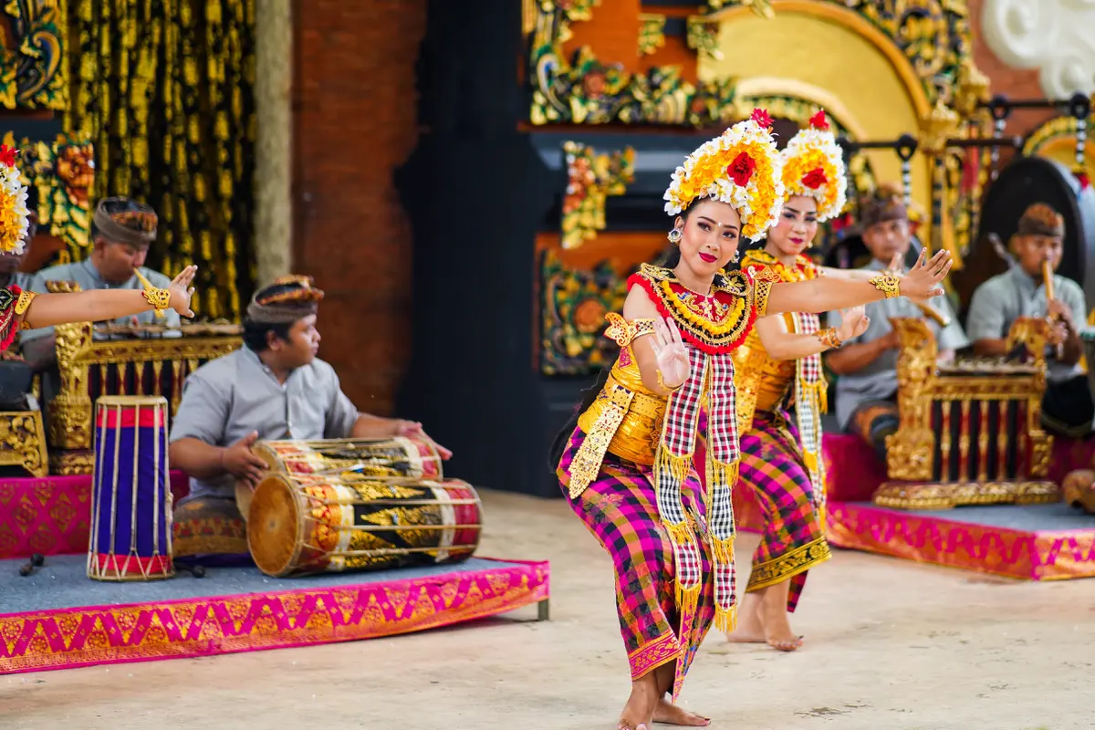 Hari Tari Sedunia, Inilah 5 Tarian Tradisional Indonesia yang Mendunia