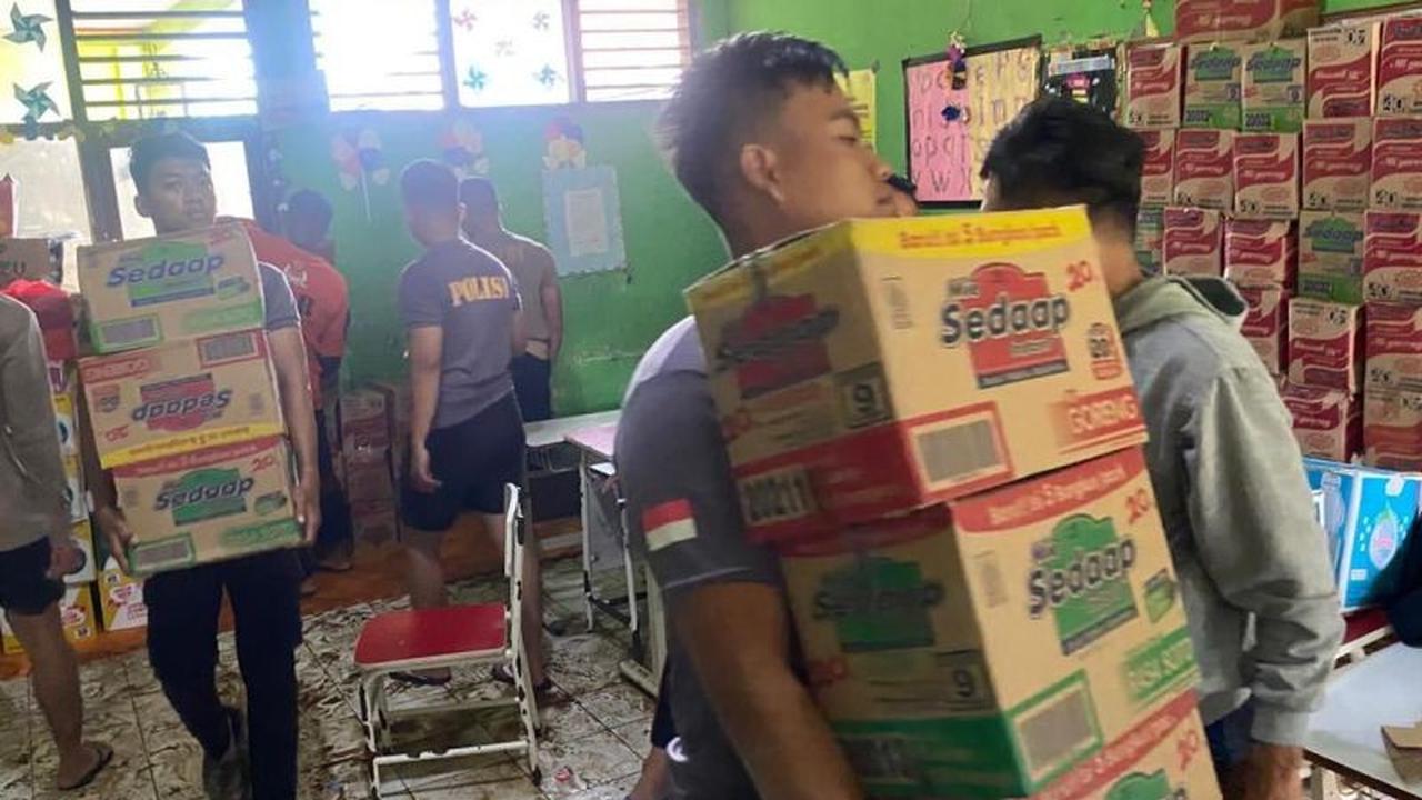 Ditsamapta Polda Banten Salurkan Bantuan Banjir dan Evakuasi Warga di Padarincang