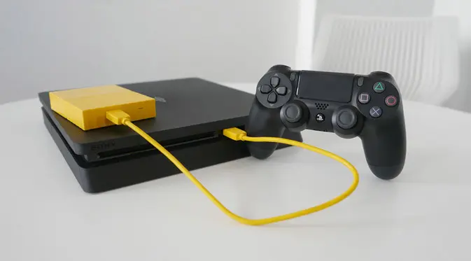 Pemilik PS4 Bisa Tambahkan Kapasitas Penyimpanan Pakai HDD Eksternal. (Doc: Tom's Guide)