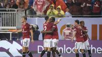 Pemain Manchester United (MU) merayakan gol yang dicetak Patrick Dorgu ke gawang Bournemouth dalam laga Premier League Summer Series di Soldier Field, Chicago, Illinois, Amerika Serikat, Kamis (31/7/2025) pagi WIB. MU menang 4-1 atas Bournemouth dalam laga ini. (Patrick McDermott/Getty Images/AFPPatrick McDermott / GETTY IMAGES NORTH AMERICA / Getty Images via AFP)