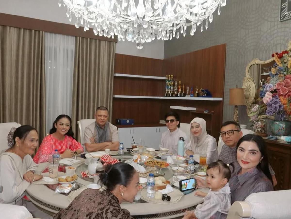 Aurel Hermansyah Rayakan Buka Puasa Bersama Krisdayanti dan Ashanty, Ini Momen Keakrabannya!