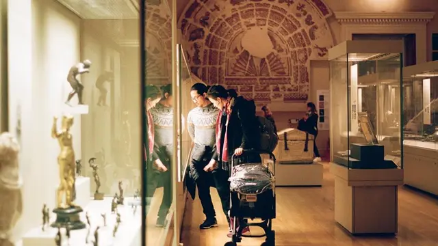 7 Momen Kimberly Ryder dan Edward Asuh Anak, Ajak Naik Bus dan Ke Museum