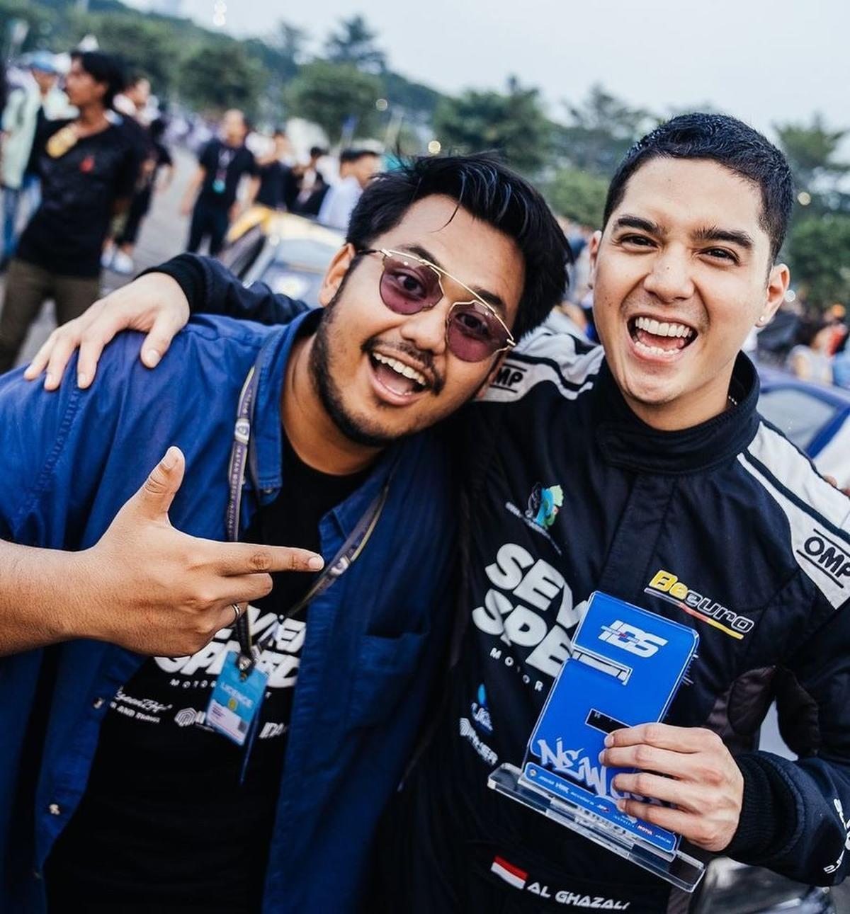 Dalam unggahannya di Instagram, Al menulis, "Thank you coach @mikomahaputraa atas kerja kerasnya hingga kita bisa meraih podium lagi. Terima kasih juga untuk semua tim Seven Speed, we did it!!"<br>