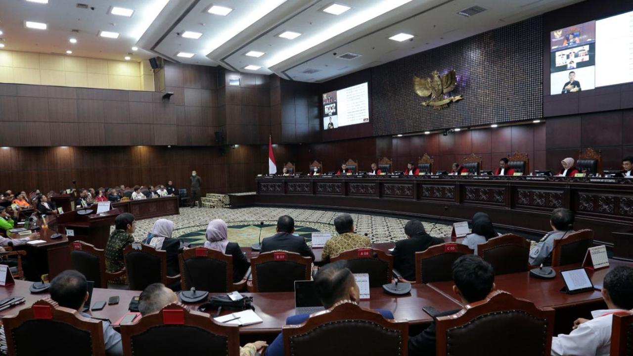 Dengan demikian, sambung Saldi, permohonan para Pemohon untuk pencabutan permohonan akan dibahas di Rapat Permusyawaratan Hakim (RPH)<br>