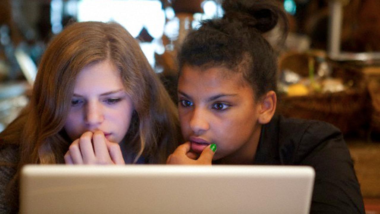 6 Cerita Orang yang Addict Sosial Media