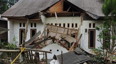 Rumah rusak akibat gempa Banten, Jumat (14/1/2022).