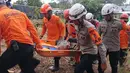 Tim SAR Gabungan mengevakuasi warga rentan pascagempa bumi di Kabupaten Manggarai Timur, Nusa Tenggara Timur, Kamis, 20 Agustus 2026. (Basarnas)