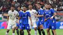 <p>Pemain Persija Jakarta, Akbar Arjunsyah (tengah) dijaga ketat pemain PSIS Semarang, Deri Cofre pada laga turnamen mini RCTI Premium Sports di Jakarta International Stadium (JIS), Jakarta, Kamis (30/5/2024). (Bola.com/Abdul Aziz)</p>