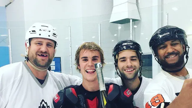 Justin Bieber Main Hoki