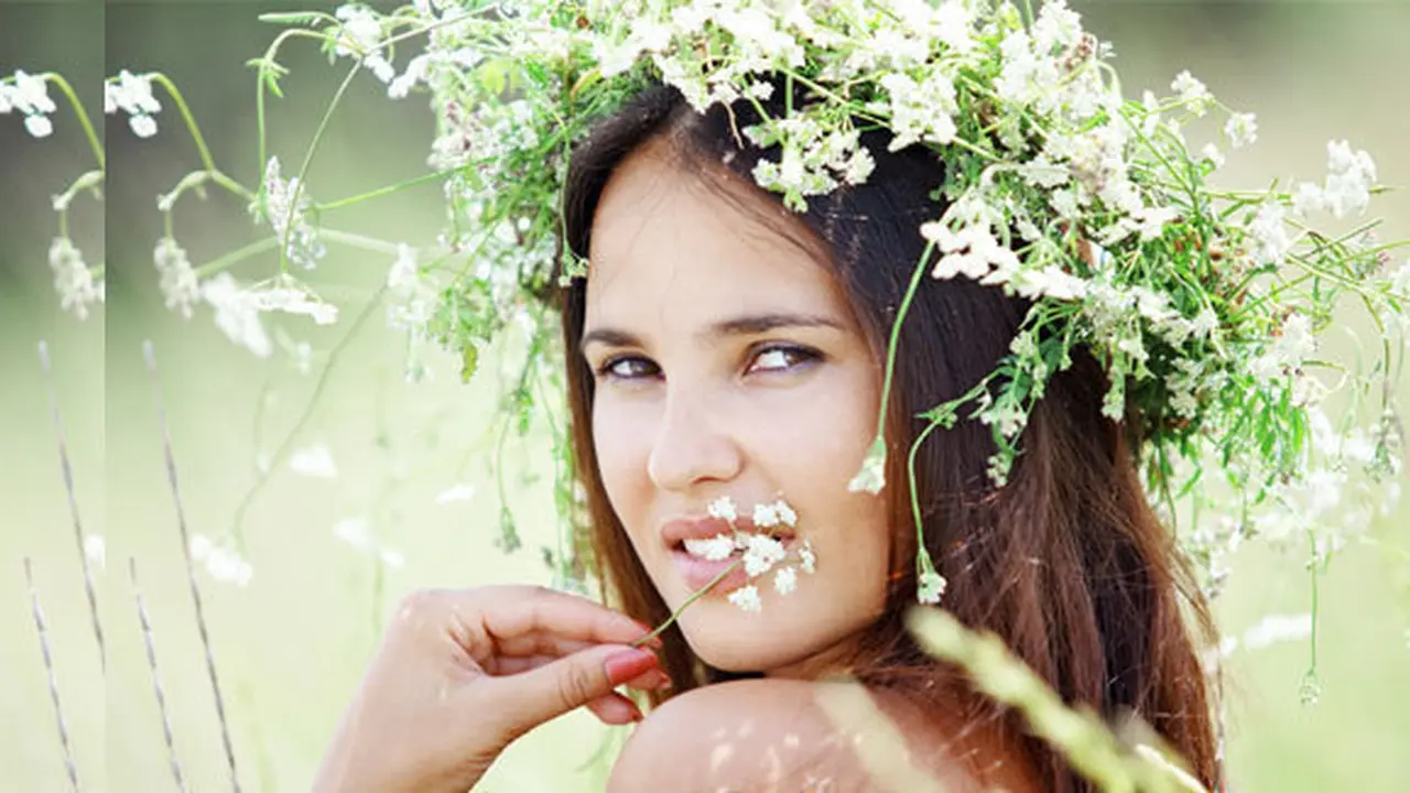 (C) shutterstock