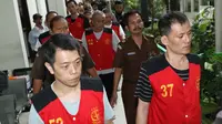 Terdakwa kasus penyeludupan 1 ton sabu asal Taiwan usai menjalani sidang tuntutan di Pengadilan Negeri Jakarta Selatan, Rabu (7/3). Sidang kembali ditunda karena Jaksa Penuntut Umum (JPU) belum selesai menyusun tuntutan. (Liputan6.com/Immanuel Antonius)