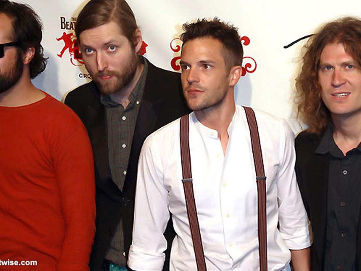 The Killers Mainkan Lagu The Beatles di Tengah Pulau ...