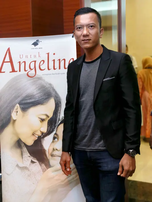 "Kan kalo liat via media kan persoalannya sepertinya berat sekali, tapi berkat penulisan yang baik, yang matang dan penuh dengan riset kita sangat terbantu sekali," ujar aktor 35 tahun itu. (Galih W. Satria/Bintang.com)