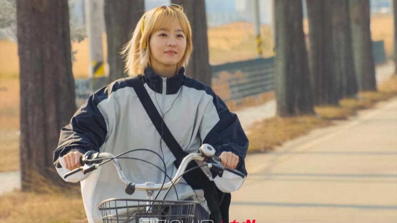 4 Potret Rambut Baru Park Bo Young untuk Drama 'OUR UNWRITTEN SEOUL' Jadi Sorotan Penggemar