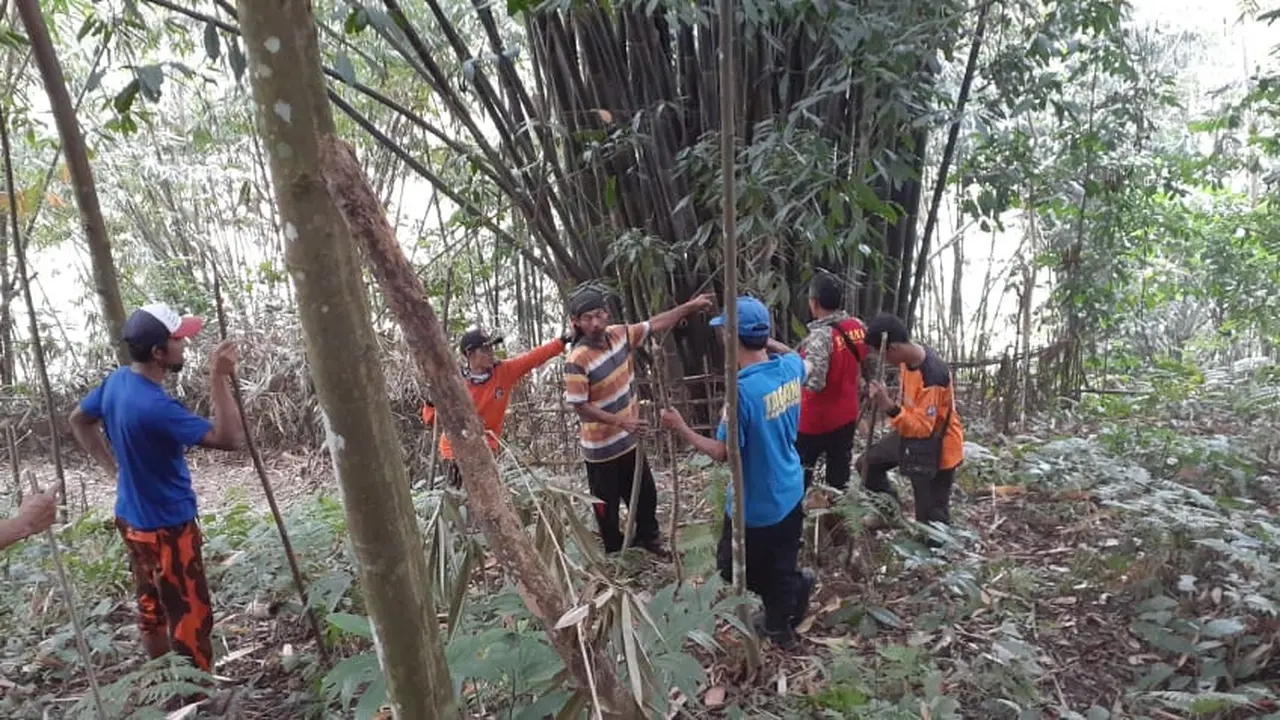 Pencarian orang hilang di lereng Gunung Slamet, Desa Kemutug Kidul, Baturraden, Banyumas,. (Foto: Liputan6.com/Tagana Banyumas/Muhamad Ridlo)