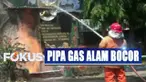Warga menduga api berasal dari pipa gas alam yang bocor.
